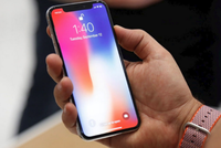 Sản xuất iPhone X khó khăn khiến lợi nhuận Foxconn giảm mạnh.