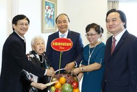 Thủ tướng Nguyễn Xuân Phúc thăm Nhà giáo Nhân dân, Nghệ sỹ Ưu tú Thái Thị Liên.