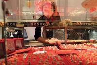 Doanh nghiệp không được nhập khẩu vàng nguyên liệu, nên kinh doanh vàng trang sức đang teo tóp. Ảnh: Đức Thanh