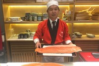 Với những vị khách đặc biệt, khi được yêu cầu anh Tân sẵn sàng làm đầu bếp phục vụ.