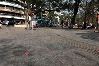 Lớp đá lát vỉa hè phía đường Định Tiên Hoàng dự kiến được thay thế bằng đá granite dầy 10 cm