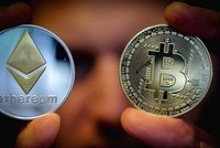 Mỗi Bitcoin đang có giá 7.999 USD trên Coindesk. Ảnh: CNBC.