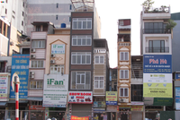 Một loạt các căn nhà có diện tích nhỏ trên phố Trường Chinh