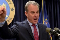 Tổng chưởng lý bang New York, Mỹ, Eric Schneiderman từ chức giữa bê bối tình dục. Ảnh: Fox News.
