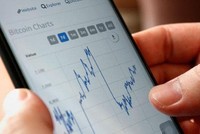 Giá tiền ảo tăng cao khiến nhiều nhà đầu tư trở thành tỷ phú, và cũng không ít người nuối tiếc vì đánh mất tài khoản của "quý như vàng" của họ.