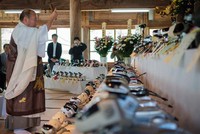 Ngôi chùa Nhật Bản làm đám tang cho hàng trăm con chó robot