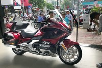 Honda đưa về Việt Nam mẫu Goldwing với giá bán lên tới 1,2 tỉ đồng.