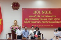 Từ trái sang: Phó chủ tịch UBND, Giám đốc Sở TTTT, Chủ tịch UBND và Giám đốc dự án Zalo 4.0 tại lễ kí kết .