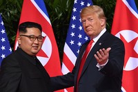 Tổng thống Mỹ Donald Trump và nhà lãnh đạo Triều Tiên Kim Jong-un (Ảnh: Reuters).