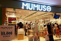 Mumuso luôn dùng chữ "Korea" quảng cáo sản phẩm.