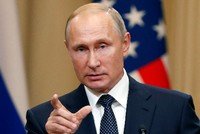 Tổng thống Nga Putin ngày 16/7 họp báo ở Phần Lan. Ảnh: Reuters.