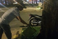 TP.HCM muốn bêu tên người xả rác, 'tè bậy'