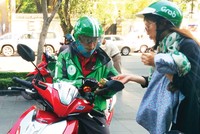 Nhiều công ty công nghệ trong nước như Fastgo, Vato, T.Net, Xelo... tham gia thị trường gọi xe, phá vỡ thế độc tôn của Grab.