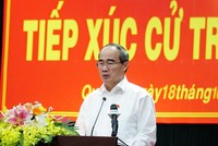 Bí thư Thành ủy TP.HCM Nguyễn Thiện Nhân tiếp xúc cử tri quận 4.