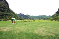 Chỉ có phân nửa số dự án sân golf trong quy hoạch được xây dựng và đi vào hoạt động. Trong ảnh: Sân golf Phượng Hoàng (Hòa Bình). Ảnh: Đức Thanh.