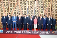 Thủ tướng Nguyễn Xuân Phúc chụp ảnh cùng các nhà lãnh đạo APEC.