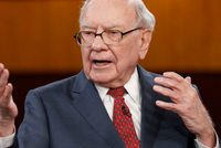 Huyền thoại đầu tư Warren Buffett trong một sự kiện. Ảnh: CNBC.