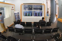 Nhà đầu tư tổ chức nhỏ, thị trường chứng khoán khó lớn