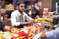 Cậu con trai tỷ phú Dravya đã phải tìm nhiều việc để tự trang trải cuộc sống trong một tháng. Ảnh:Timesofindia.