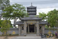 Mặt tiền chùa Vĩnh Hưng.