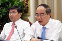 Bí thư Thành ủy TP.HCM Nguyễn Thiện Nhân (phải) và Chủ tịch UBND thành phố Nguyễn Thành Phong chủ trì hội nghị. Ảnh: Trung Sơn.