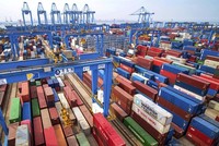 IMF đã hạ dự báo tăng trưởng kinh tế Trung Quốc xuống còn 6,2% trong năm nay. (Ảnh: AP).