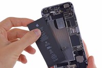 Apple “tung chiêu” ép người dùng iPhone phải thay pin chính hãng