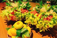 Mẹt hoa hay mâm hoa là những mặt hàng hút khách dịp rằm tháng 7 dù giá tiền triệu.
