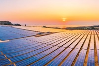 Giá điện mặt trời “giảm sốc”, nhà đầu tư vẫn hào hứng