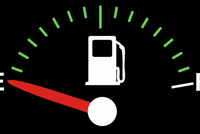 Việc hết xăng đột ngột trong lúc bạn đang chạy tốc độ cao sẽ làm cho động cơ bị hãm (chết máy) đột ngột, dễ xảy ra tai nạn.