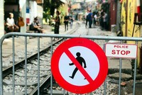 Xóm cà phê đường tàu bị đóng cửa từ 10/10.