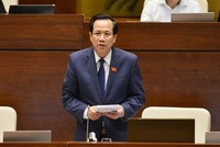 Bộ trưởng Lao động, Thương binh & Xã hội Đào Ngọc Dung giải trình các vấn đề đại biểu Quốc hội đặt ra tại phiên thảo luận.