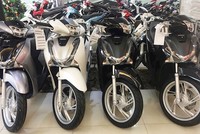 Honda SH 150 hiện đang dao động từ 104-105 triệu đồng, chênh đến 15-17 triệu đồng.