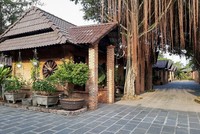 Dãy phòng lưu trú trong resort Tràm Chim. Ảnh: Phương Thảo.