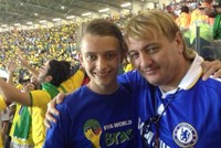 Tỷ phú Dmitry Obretetskiy (phải) - Ảnh: Sun.