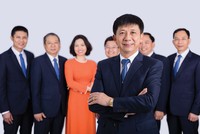 Ông Bùi Xuân Thu và dàn lãnh đạo Tổng công ty PTI.