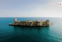 Lâu đài gần nghìn năm tuổi trên biển Địa Trung Hải