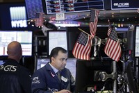 Chứng khoán Mỹ bỏ lại mối lo Corona
