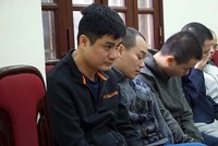 Phí Văn Huấn (trái) được xác định là kẻ cầm đầu đường dây đánh bạc. Ảnh: N.H.