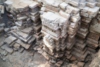 Dấu tích kiến trúc đền tháp cổ vừa được phát hiện tại khu di tích Bến Đình.