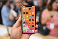 iPhone sẽ còn là nguồn thu chính của Apple trong thời gian tới.