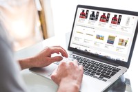 Nhu cầu mua sắm online tăng mạnh mùa dịch bệnh.