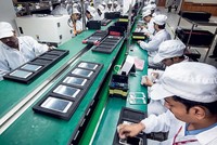 Nhà máy của Samsung tại Noida là nhà máy sản xuất smartphone lớn nhất thế giới.