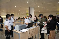 Lao động đi làm việc ở nước ngoài sẽ tạm dừng xuất cảnh đến hết ngày 30/4. (Ảnh minh họa: TTXVN).