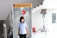 Buồng khử khuẩn toàn thân tự động tại Trường Cao đẳng Kiên Giang. (Ảnh: Lê Huy Hải/TTXVN).