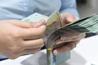 Nhiều ngân hàng lên phương án không chia cổ tức 2019 để dành nguồn vốn vượt khó do dịch.