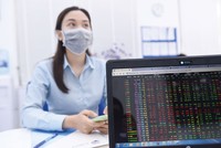 Gọi dòng tiền vào thị trường chứng khoán, giải pháp phải vì nhà đầu tư