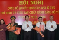 Bí thư Tỉnh ủy Bà Rịa – Vũng Tàu Nguyễn Hồng Lĩnh; Phó Bí thư Thường trực Tỉnh ủy, Trưởng Đoàn ĐBQH tỉnh Nguyễn Thị Yến và Chủ tịch UBND tỉnh Nguyễn Văn Thọ trao quyết định và chúc mừng các cán bộ được chỉ định giữ chức vụ mới.