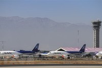 Máy bay của hãng hàng không LATAM tại sân bay quốc tế Santiago, Chile ngày 24/3/2020. (Ảnh: AFP/TTXVN).