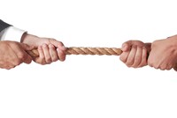 Mâu thuẫn nội bộ giữa các nhóm cổ đông, “tay to” điên đầu